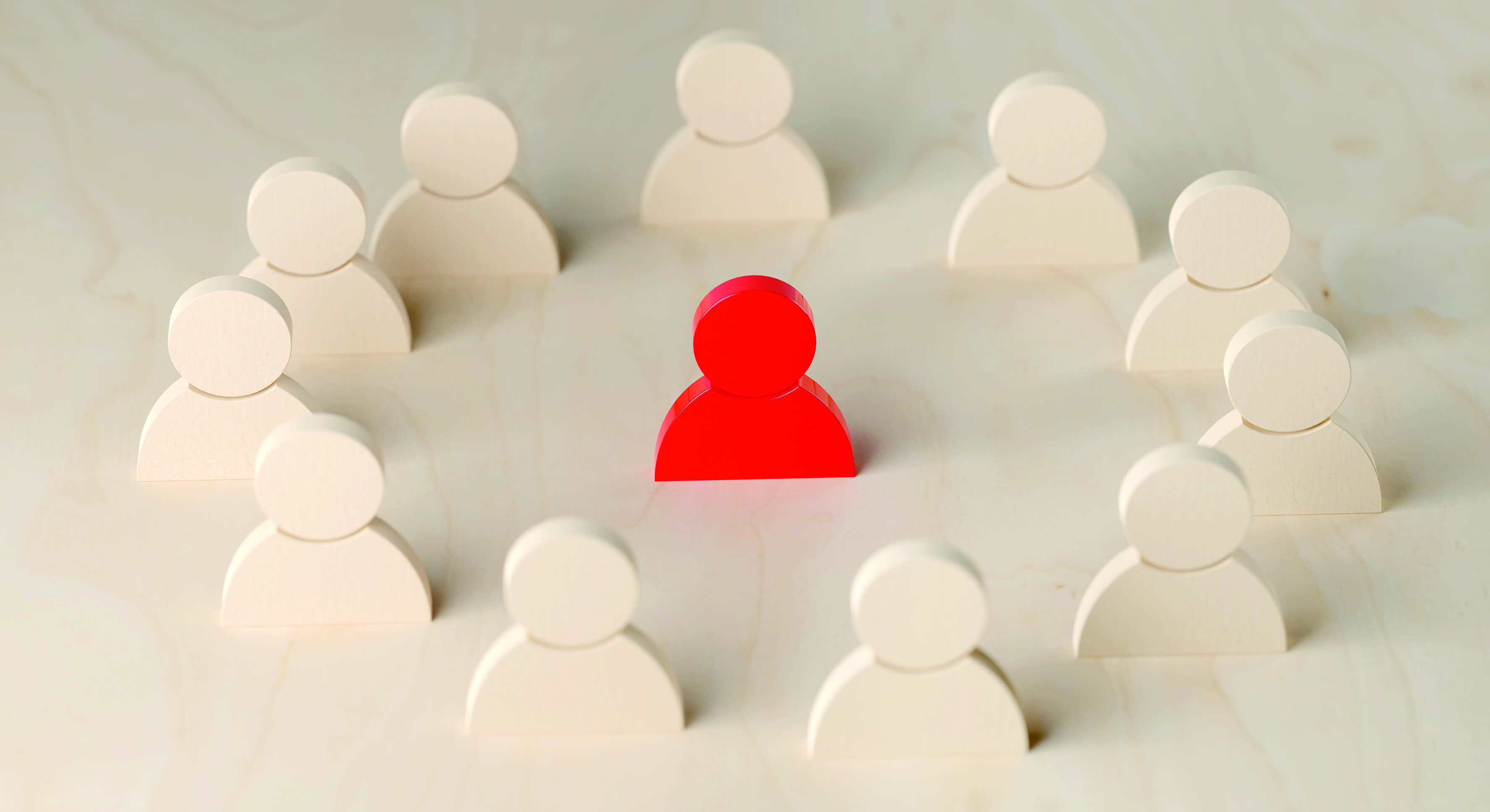 Un pion rouge entouré de pions beiges