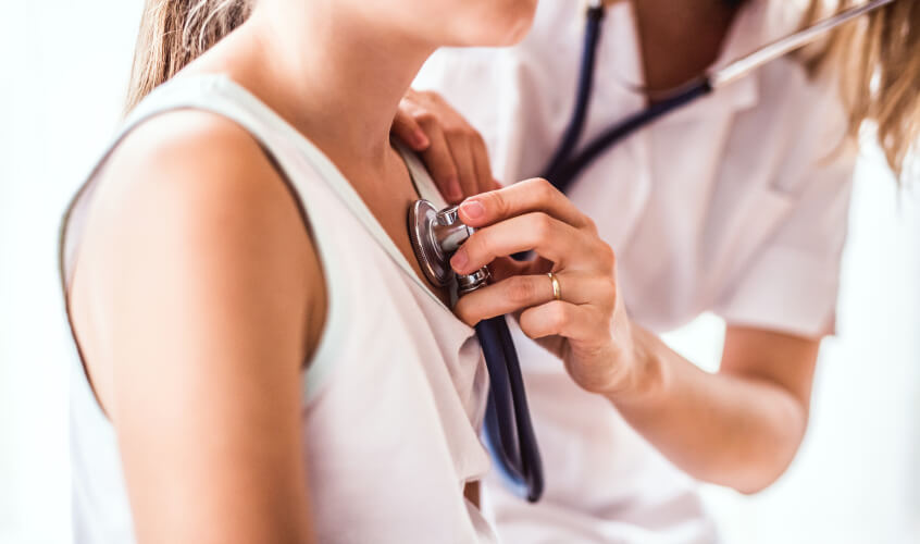 docteur écoute coeur