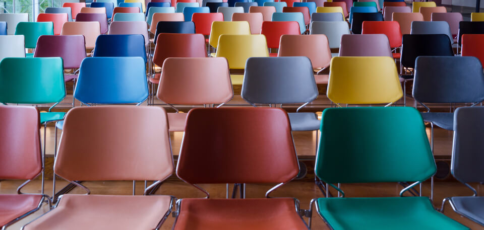 chaises de couleur