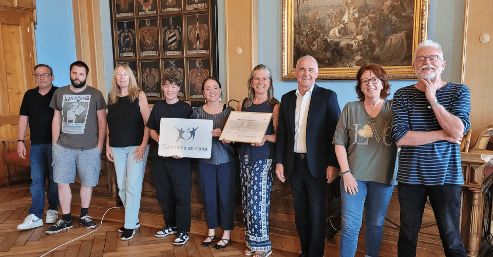Les représentants de la commune vaudoise de Grandson reçoivent le label "Commune en santé" de la part d'Unisanté en 2026 ©DR