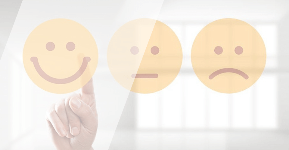 smiley émotion jaune main stress 