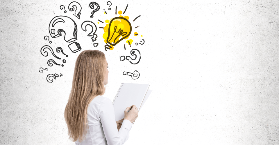 femme qui travaille qui se pose beaucoup de questions