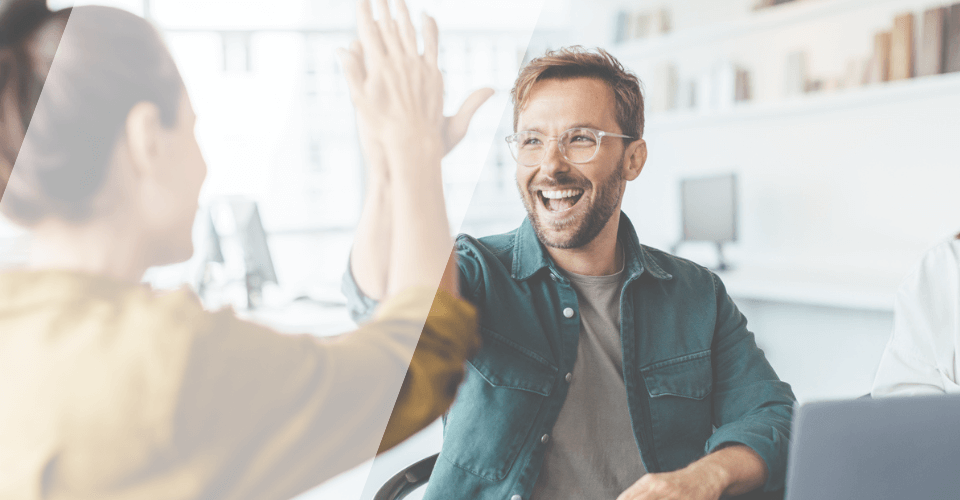 employés heureux au travail